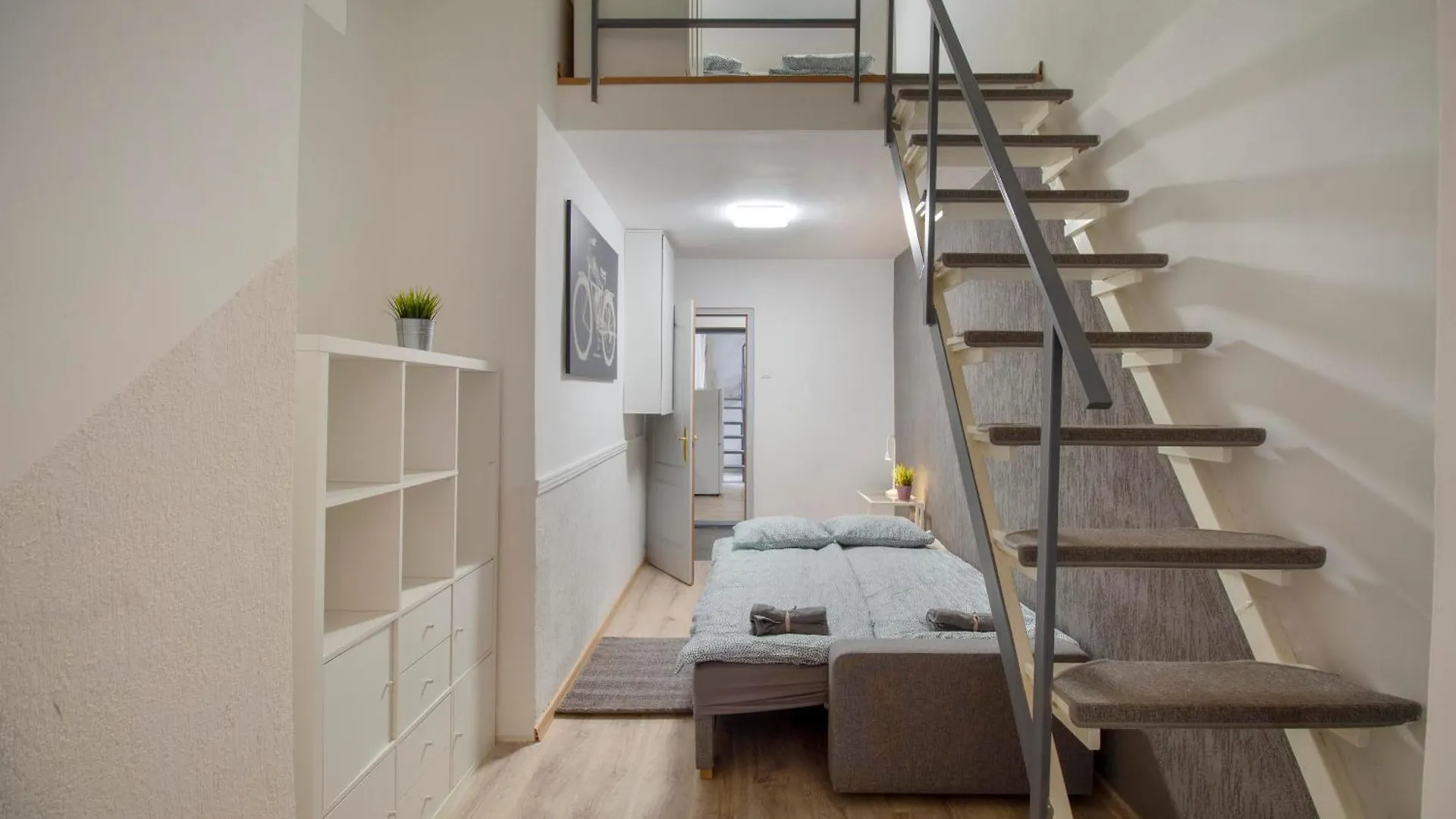 4 Room 2 Bathroom Super Central Large Home With Ac Budapest 0*,