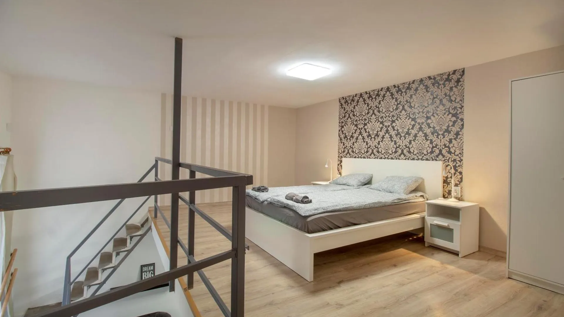 4 Room 2 Bathroom Super Central Large Home With Ac Budapest Apartment
