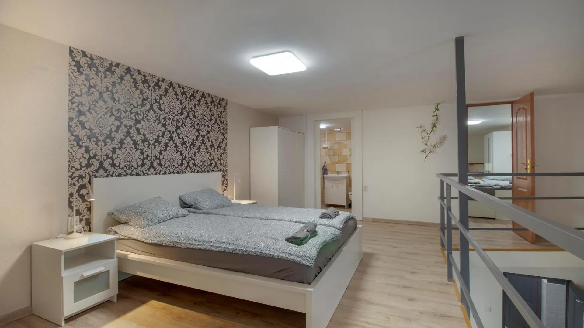 4 Room 2 Bathroom Super Central Large Home With Ac Budapest 0*,  Hungary